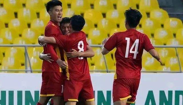 中国泰国足球_中国vs泰国足球比赛