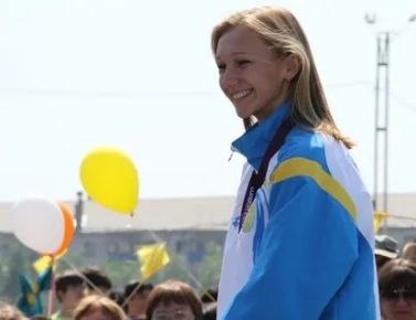 哈萨克斯坦女旗手_哈萨克斯坦女旗手摘口罩