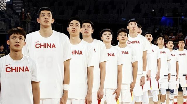 中国男篮12人大名单_中国男篮12人大名单及照片